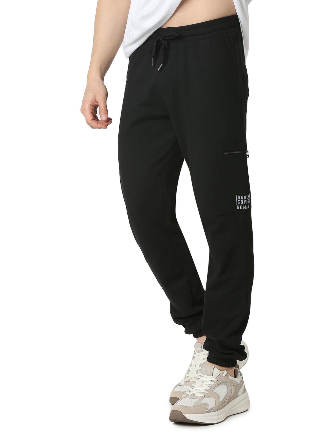 Underjeans By Spykar Men Premium Black Cargo Pant