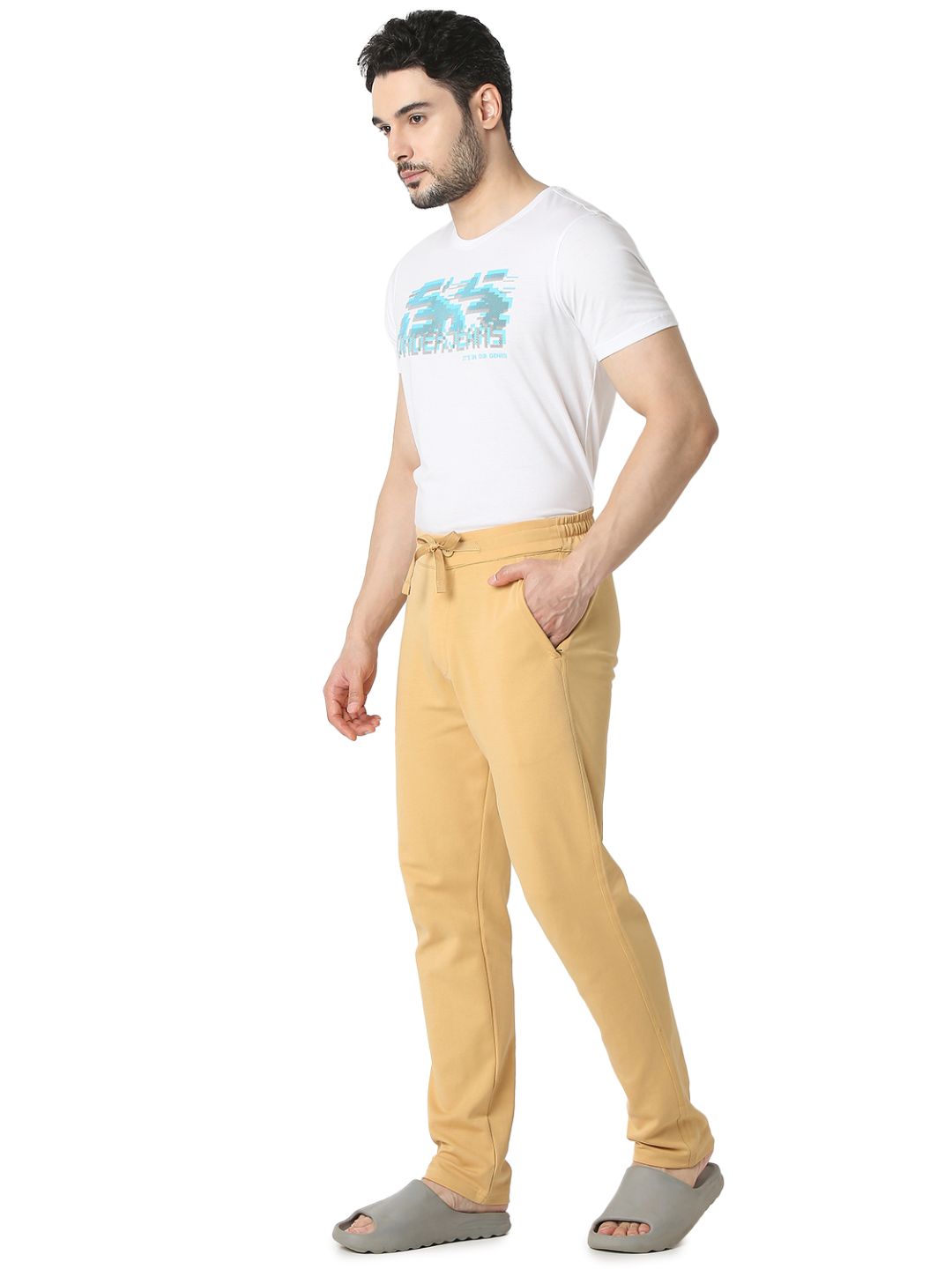 Underjeans By Spykar Men Premium Khaki Cargo Pant